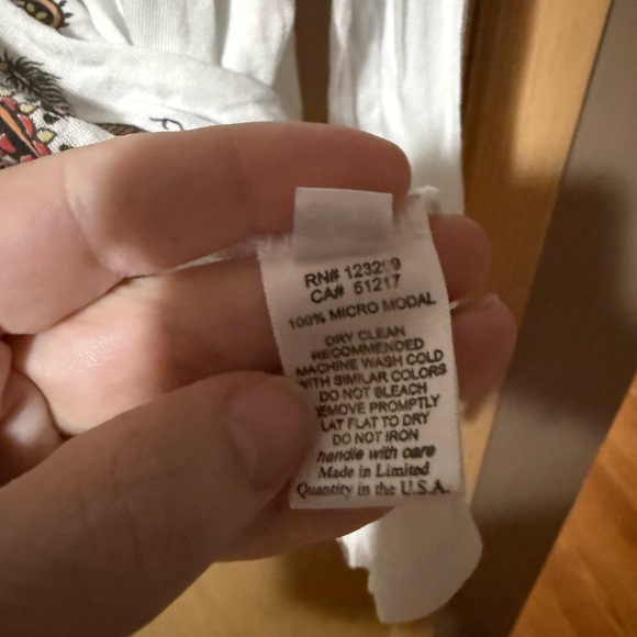 Lauren Moshi White Graphic Long Sleeve Blouse - Picture 4 of 5